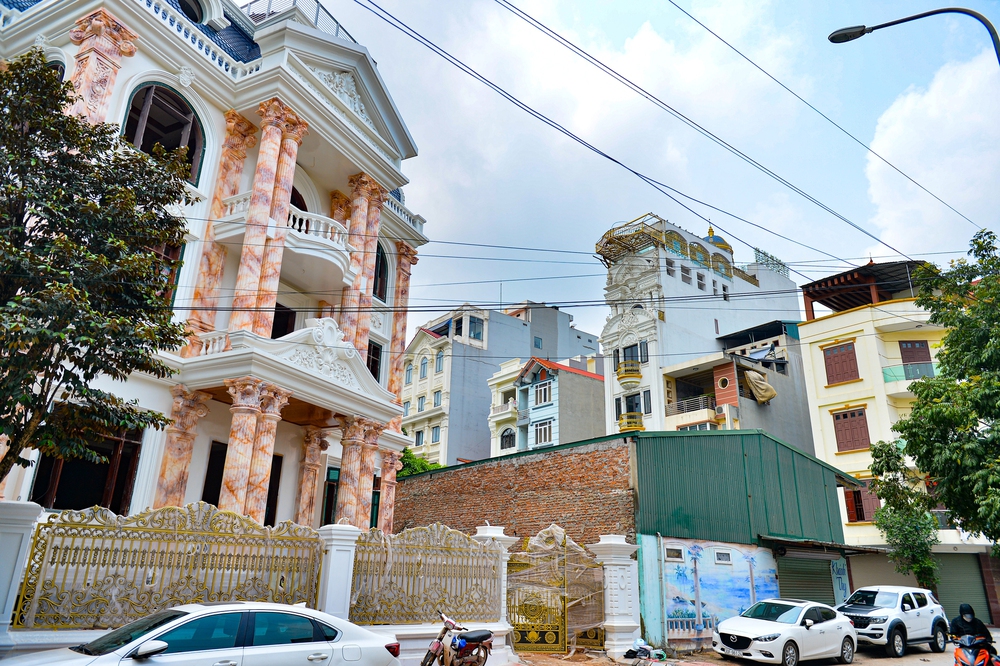 Về ngôi làng giàu có bậc nhất miền Bắc, chớp mắt lại thấy nhiều dinh thự-12