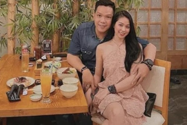 Vụ bé gái 8 tuổi ở TP.HCM: Ngoài 283 video và hình ảnh, còn những bằng chứng tội ác nào của dì ghẻ và cha ruột được công an thu giữ?-3