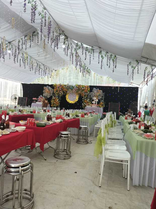 Toàn cảnh đám cưới ở quê của Hà Đức Chinh: Bàn tiệc dài dằng dặc, visual cô dâu chú rể ngất ngây-2