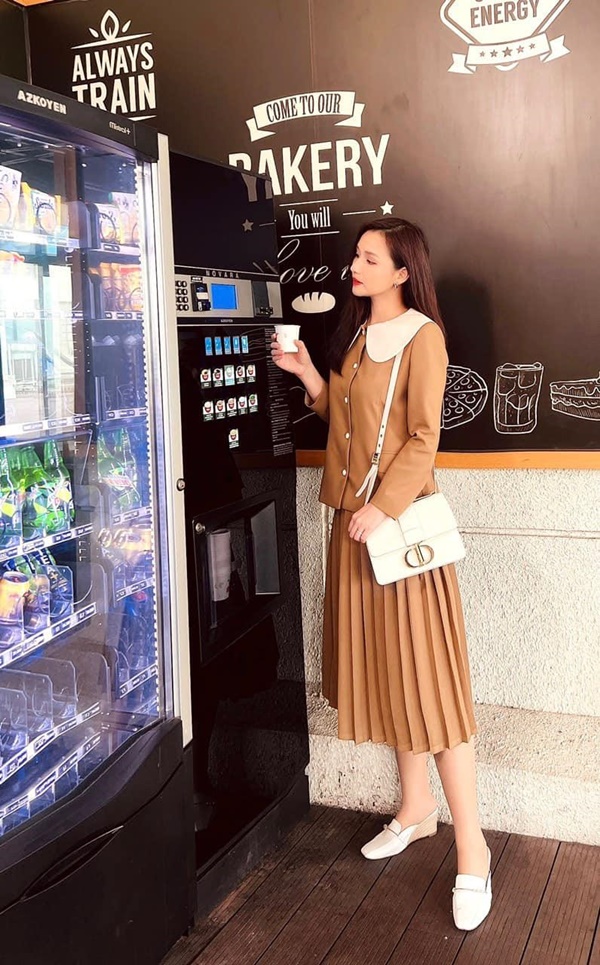 Đối thủ mặc đẹp của Huyền Lizzie trong Vũ trụ VTV: Đầu tư tới 100 bộ váy áo, suốt 50 tập phim không mặc lại lần nào-7