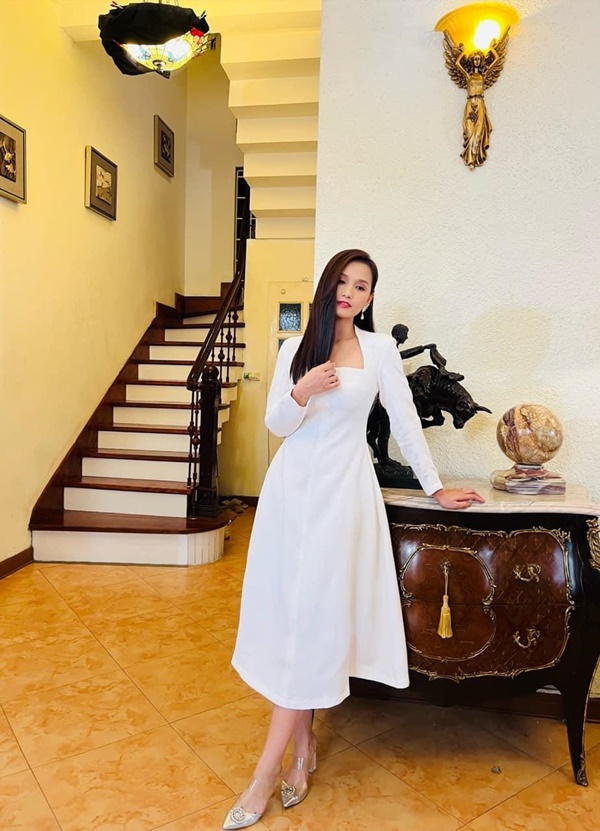 Đối thủ mặc đẹp của Huyền Lizzie trong Vũ trụ VTV: Đầu tư tới 100 bộ váy áo, suốt 50 tập phim không mặc lại lần nào-12