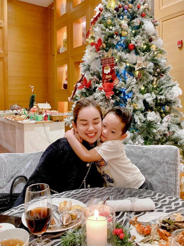 Ngày của Mẹ: Phía sau mỗi người mẹ… là cả MỘT THANH XUÂN, nhìn lại những bà mẹ đơn thân nhưng đầy mạnh mẽ của showbiz Việt-2