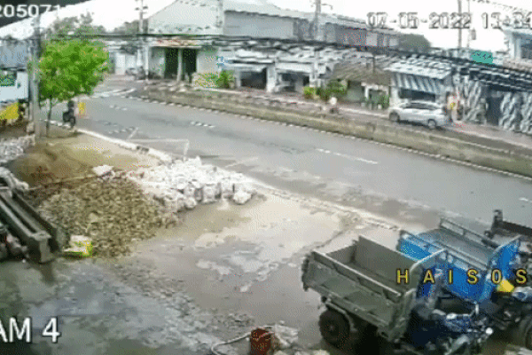 Bay qua dải phân cách, ô tô đâm người phụ nữ bất tỉnh tại chỗ-1