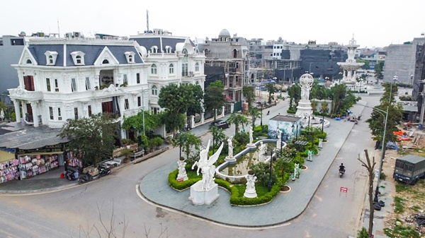 Choáng ngợp trước hàng loạt lâu đài lộng lẫy ở ngôi làng giàu có nhất miền Bắc-3