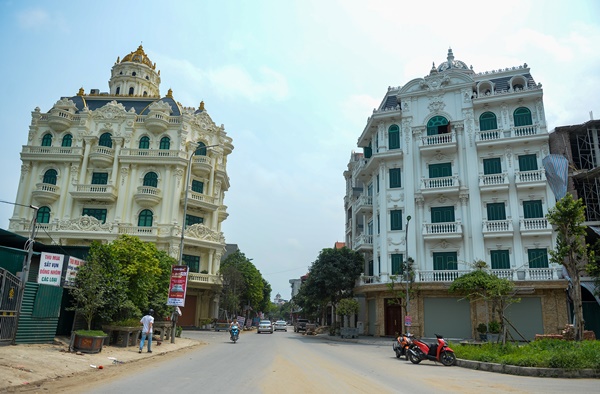 Choáng ngợp trước hàng loạt lâu đài lộng lẫy ở ngôi làng giàu có nhất miền Bắc-4