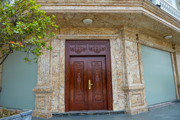 Choáng ngợp trước hàng loạt lâu đài lộng lẫy ở ngôi làng giàu có nhất miền Bắc-8