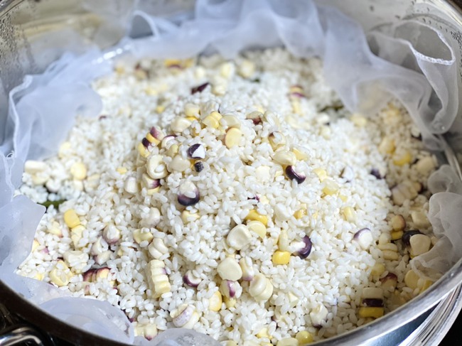 Cuối tuần nấu nồi xôi bắp thịt kho dẻo thơm đổi món ngon hết nấc!-3