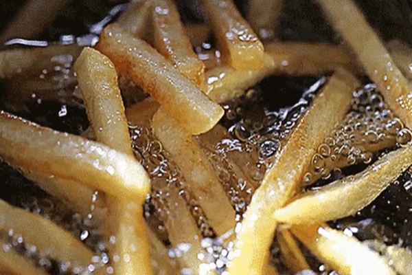 Bé gái 10 tuổi bất ngờ phát hiện ung thư gan giai đoạn cuối chỉ vì 1 món đồ ăn nhanh hiếm người trẻ nào không thích-5