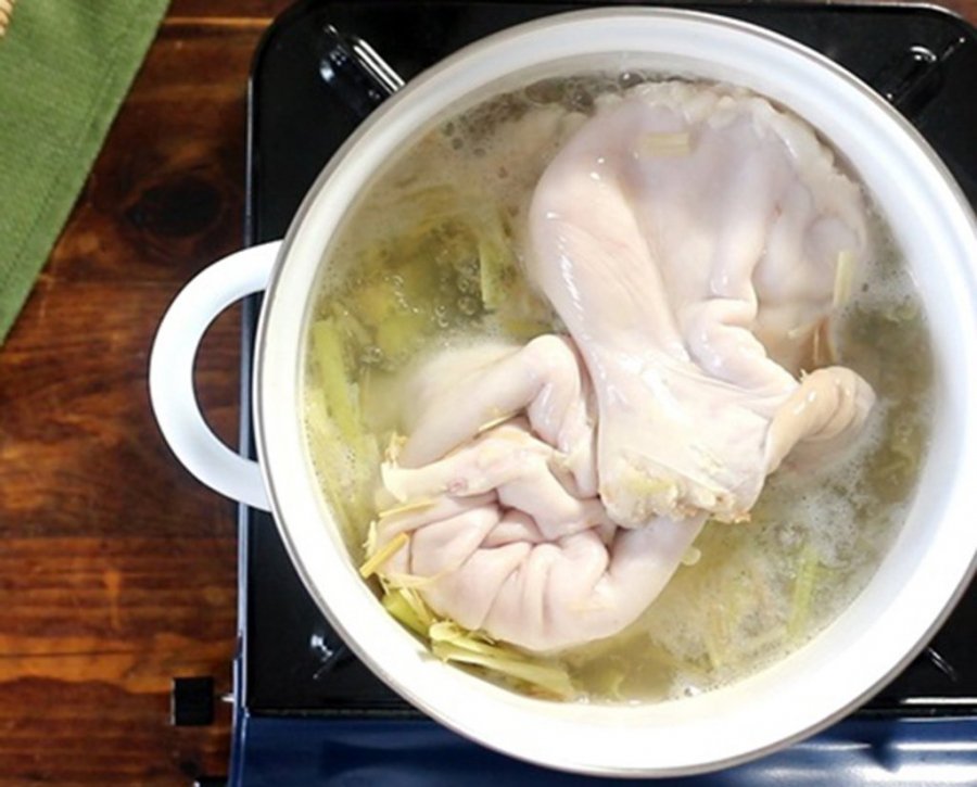 Cách luộc dạ dày heo trắng giòn sần sật, không hôi: Vụng mấy cũng làm ngon ơ-2