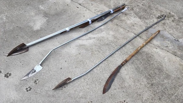 Hơn 40 giang hồ nhí làng chài và bến xe mang dao, bom xăng hỗn chiến-2