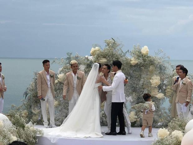 Đám cưới Ngô Thanh Vân - Huy Trần: Cô dâu chú rể hạnh phúc nhất hôm nay lộ diện, 1 khoảnh khắc gây xúc động!-5