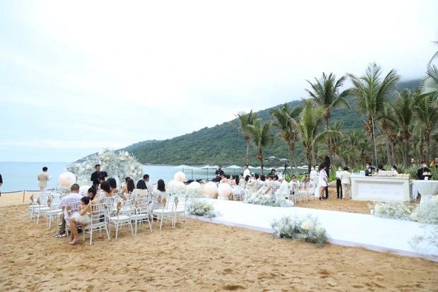 Phù dâu Nam Trung mặc váy, nổi nhất lễ đường Ngô Thanh Vân-8