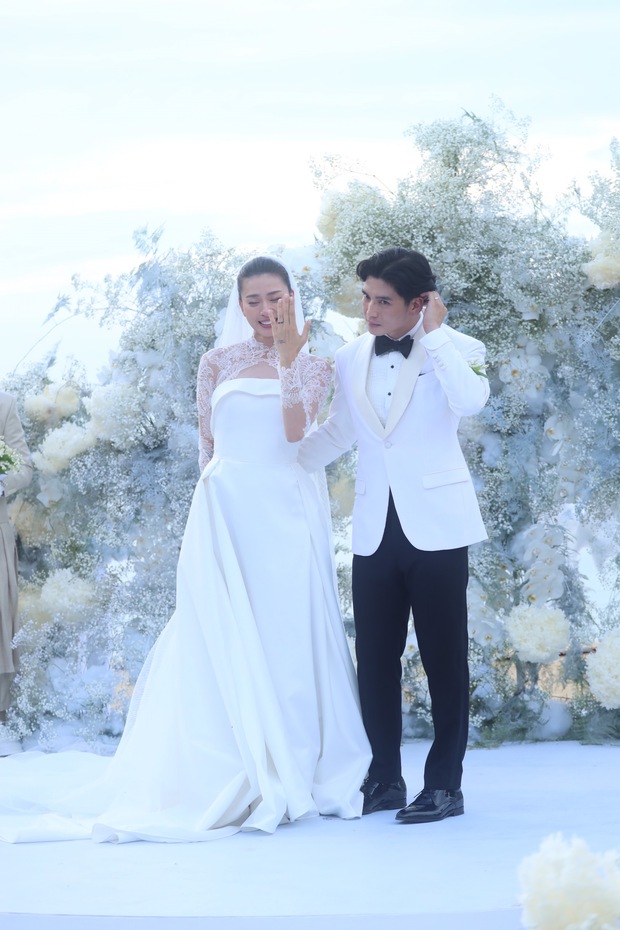 Toàn cảnh đám cưới Ngô Thanh Vân - Huy Trần tại Đà Nẵng: Cô dâu - chú rể phát cả vựa cẩu lương, 1 khoảnh khắc xúc động mạnh!-9