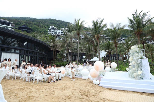 Toàn cảnh đám cưới Ngô Thanh Vân - Huy Trần tại Đà Nẵng: Cô dâu - chú rể phát cả vựa cẩu lương, 1 khoảnh khắc xúc động mạnh!-25