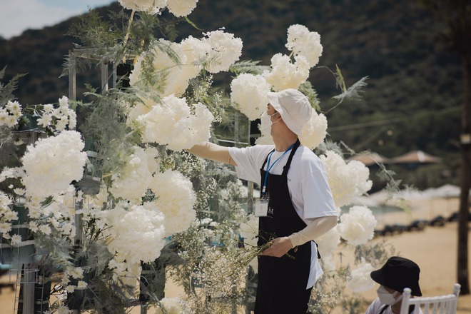 Toàn cảnh đám cưới Ngô Thanh Vân - Huy Trần tại Đà Nẵng: Cô dâu - chú rể phát cả vựa cẩu lương, 1 khoảnh khắc xúc động mạnh!-37
