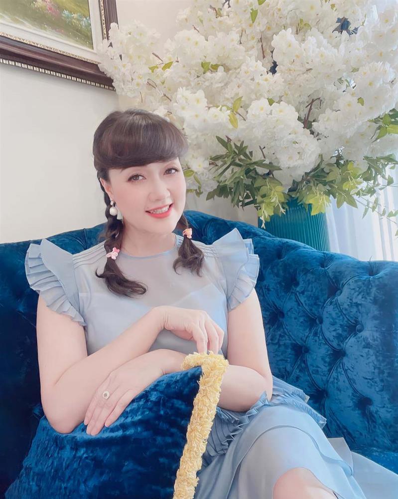 Danh hài Vân Dung: Tuổi U50 trẻ trung, vui tươi và giàu có, xây biệt thự đồ sộ như lâu đài-7