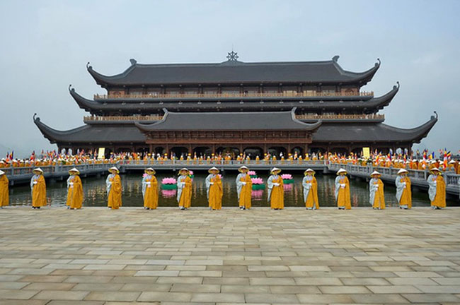 KDL Quốc gia Tam Chúc sẽ miễn phí toàn bộ du thuyền và xe điện hỗ trợ khách tham quan để chào mừng đại lễ Phật Đản 2022-1