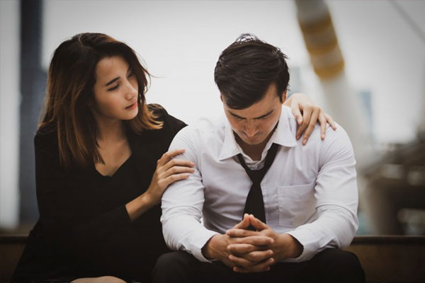 Kết hôn được 27 năm, chồng không khỏe nhập viện nhân tiện cắm sừng vợ-2