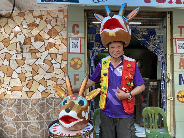 Gặp cổ động viên số 1 Việt Nam 20 năm làm mũ linh vật SEA Games: Tôi đi dọc bờ hồ Hoàn Kiếm đến sân Hàng Đẫy, ai cũng ngước nhìn-3