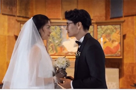 Cận cảnh hôn lễ cách đây 1 năm của Ngô Thanh Vân - Huy Trần tại Nauy: Xúc động khoảnh khắc cô dâu thực hiện lời hứa với cha nuôi đã khuất