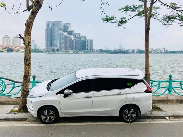 Pha đỗ xe đỉnh của đỉnh ở hồ Tây khiến dân mạng phát sốt-1