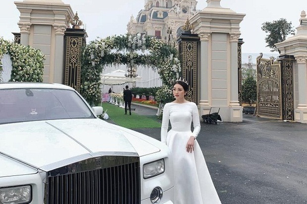 Chủ nhân toà lâu đài 7 tầng ở Nam Định - mẹ cô dâu 200 cây vàng sở hữu thần thái và nhan sắc khiến người đối diện trầm trồ-1