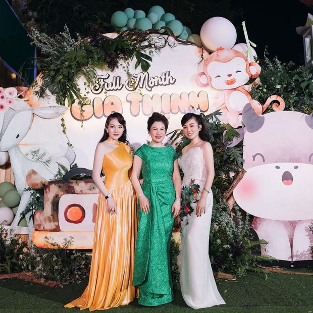 Chủ nhân toà lâu đài 7 tầng ở Nam Định - mẹ cô dâu 200 cây vàng sở hữu thần thái và nhan sắc khiến người đối diện trầm trồ-2