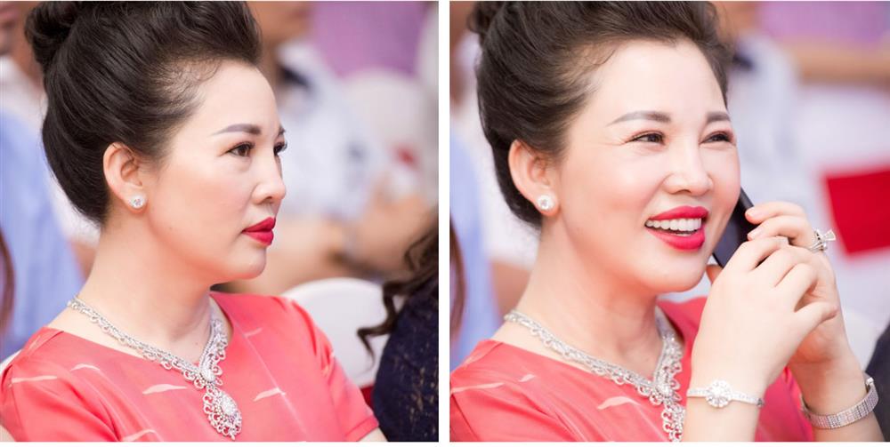 Chủ nhân toà lâu đài 7 tầng ở Nam Định - mẹ cô dâu 200 cây vàng sở hữu thần thái và nhan sắc khiến người đối diện trầm trồ-4