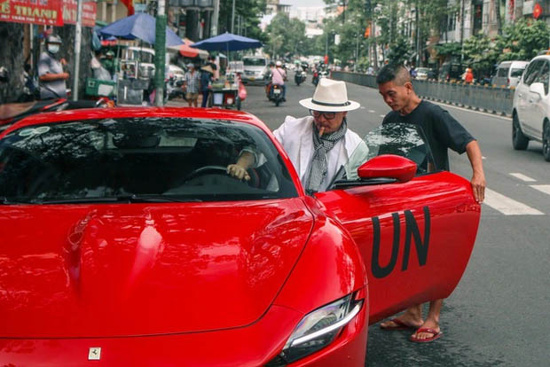 Ông Đặng Lê Nguyên Vũ lần đầu lý giải cụm chữ UN dán trên dàn xe khủng của Trung Nguyên, hé lộ hành trình sắp diễn ra-1