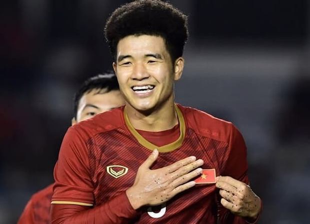 Hà Đức Chinh: Từ cậu bé quê nghèo trở thành cầu thủ nổi tiếng, xây biệt phủ” ở quê - tậu chung cư trên phố, viên mãn bên vợ đẹp-1