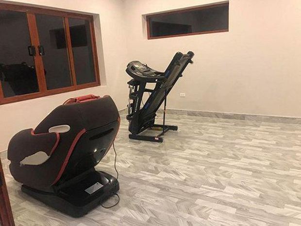 Hà Đức Chinh: Từ cậu bé quê nghèo trở thành cầu thủ nổi tiếng, xây biệt phủ” ở quê - tậu chung cư trên phố, viên mãn bên vợ đẹp-9