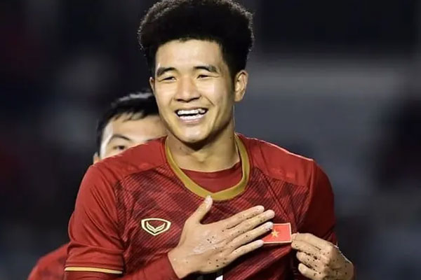 Hội bạn thân Bùi Tiến Dũng - Hà Đức Chinh - Văn Hậu và Quang Hải sau 4 năm lập kỳ tích: Ai cũng phất lên trông thấy, chỉ 1 người chịu lấy vợ!-14