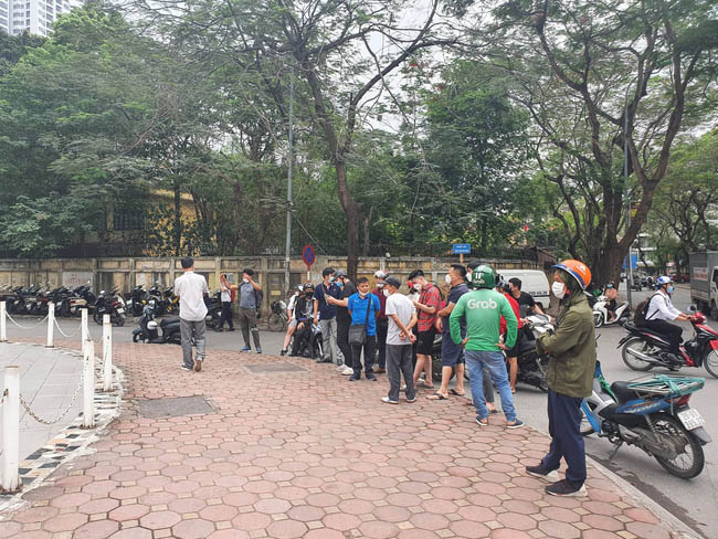 Hà Nội: Sau tiếng động lớn, phát hiện thi thể người đàn ông dưới sảnh chung cư-3