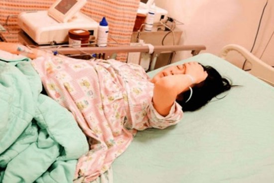 Con dâu trong phòng sinh đẻ khó, mẹ chồng tôi ở bên ngoài gào lên một câu khiến tôi khóc lặng