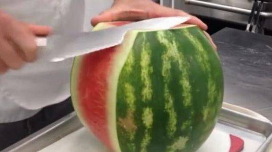 Đừng bỏ dưa hấu trực tiếp vào tủ lạnh nếu bạn không thể ăn hết, áp dụng 3 mẹo nhỏ này, dưa hấu vẫn tươi ngon sau một tuần-1