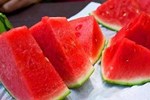 7 thay đổi của làn da khi ăn dưa hấu thường xuyên vào mùa hè hầu hết chị em không biết-6