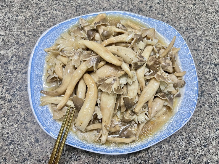 Loại nấm đặc sản mọc từ tổ mối có giá 1,5 triệu đồng/kg nhưng vẫn khó mua-7