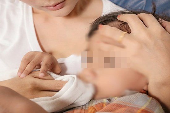 Nhiều trẻ bị nôn và đau bụng tiêu chảy không đỡ, cha mẹ cần làm gì?