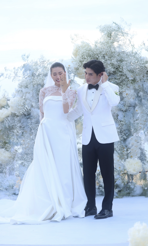 Netizen kém duyên nhắc đến Johnny Trí Nguyễn dưới hình cưới của Ngô Thanh Vân và Huy Trần, bạn thân đáp trả căng cực!-3