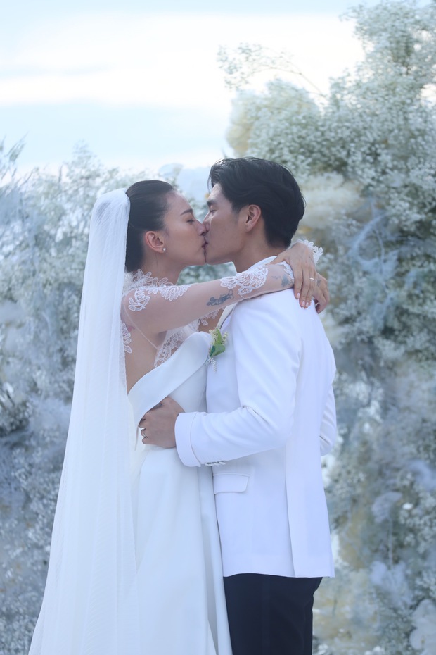 Netizen kém duyên nhắc đến Johnny Trí Nguyễn dưới hình cưới của Ngô Thanh Vân và Huy Trần, bạn thân đáp trả căng cực!-2