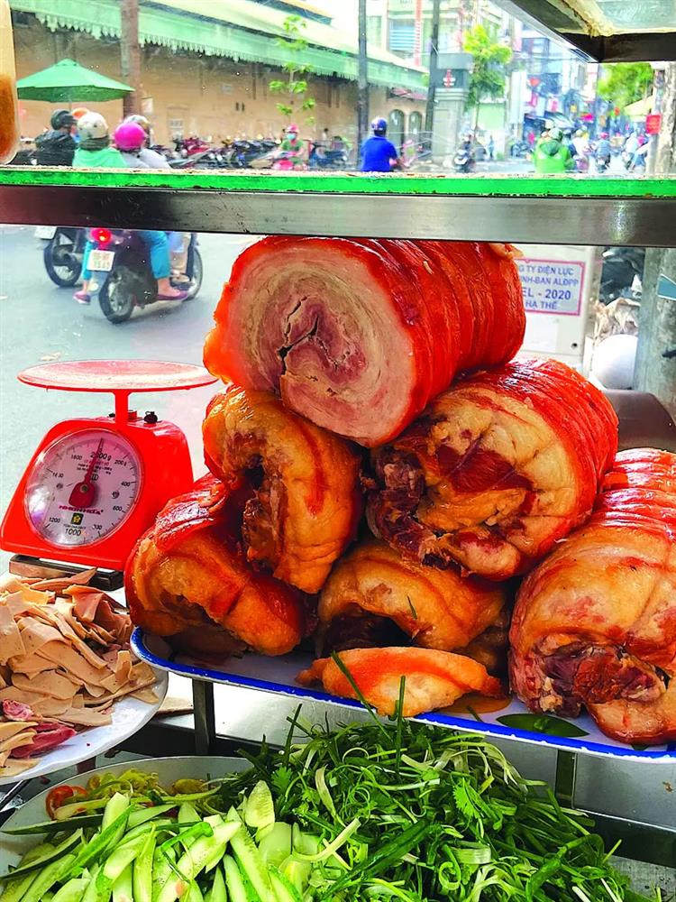 70 năm xe bánh mì thịt ba rọi muối nuôi sống 3 đời gia đình ở Sài Gòn-1