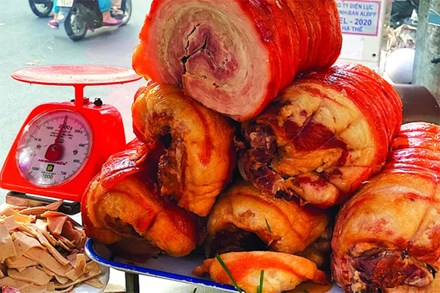 70 năm xe bánh mì thịt ba rọi muối nuôi sống 3 đời gia đình ở Sài Gòn