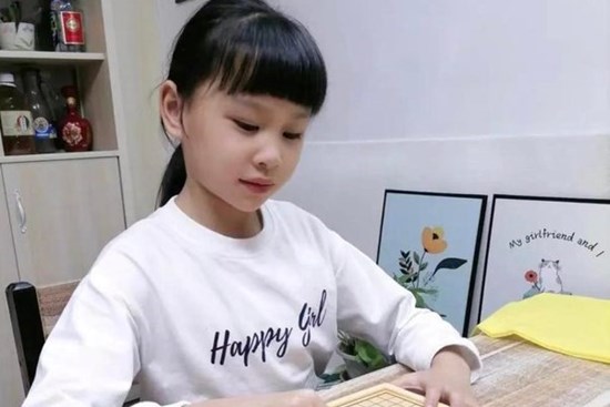 Ông bố từ nhỏ đã cho 2 cô con gái tập luyện bộ môn này: Vài năm sau hai đứa trẻ đều thành cao thủ học tập, IQ vượt trội