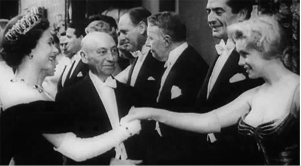 Cuộc gặp mặt có 1-0-2 giữa Nữ hoàng Anh với biểu tượng gợi cảm huyền thoại Marilyn Monroe: Chỉ vài giây ngắn ngủi nhưng chấn động cả thế giới-3