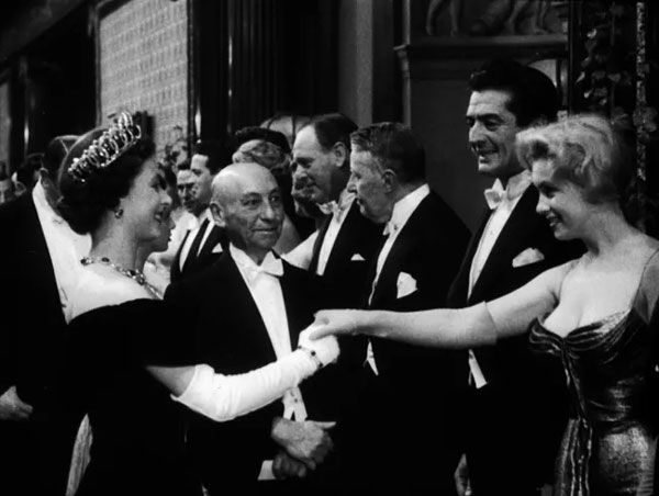 Cuộc gặp mặt có 1-0-2 giữa Nữ hoàng Anh với biểu tượng gợi cảm huyền thoại Marilyn Monroe: Chỉ vài giây ngắn ngủi nhưng chấn động cả thế giới-4