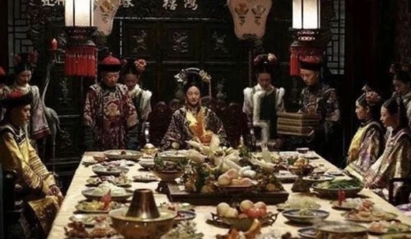 Bữa ăn của Hoàng đế nhà Thanh có xa hoa khủng khiếp như trong phim? Sử sách ghi lại sự thật khiến hậu thế phải choáng váng-5