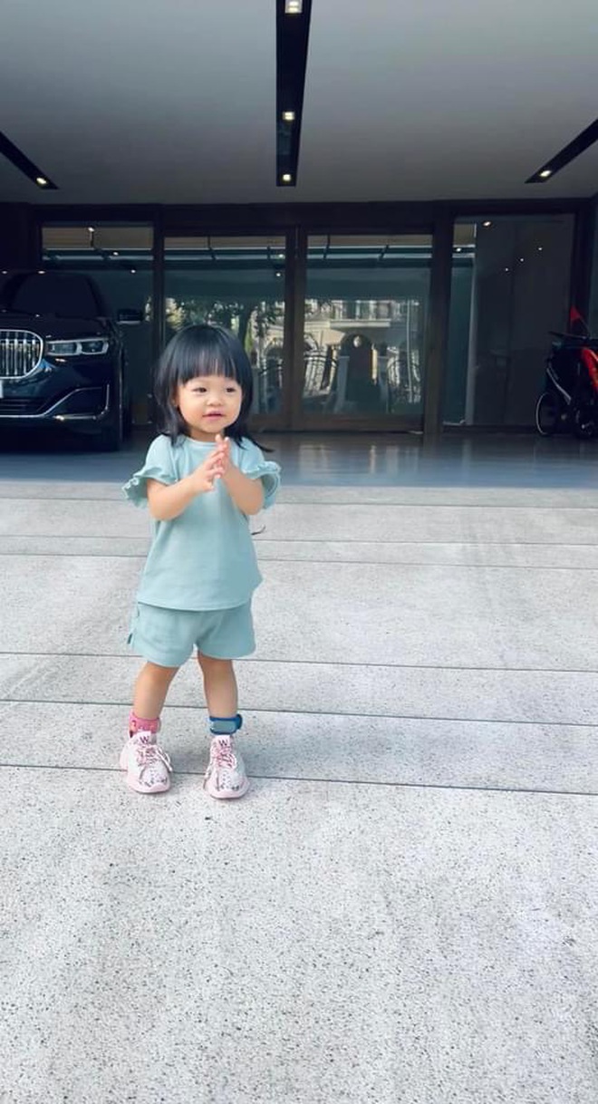 Suchin nhà Cường Đô La chuẩn nhóc tì ngậm thìa vàng, mỗi lần xuất hiện đều thần thái ngất trời thế này-3