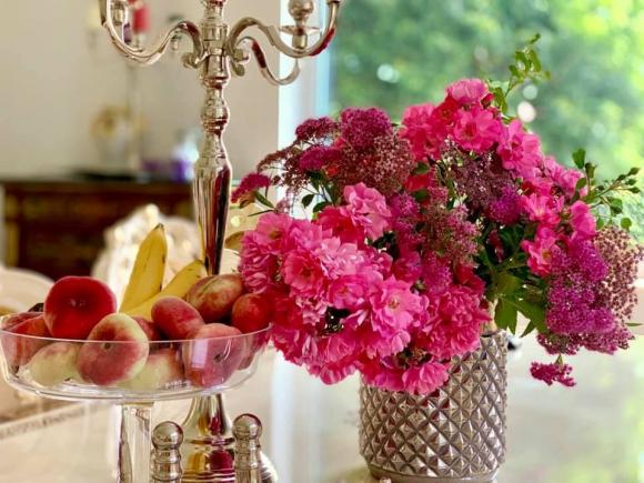 Ca sĩ Mỹ Lệ khoe khu vườn rộng hàng nghìn m2: Chăn nuôi gia súc, cây trồng sai trĩu quả, ngập hoa thơm-20