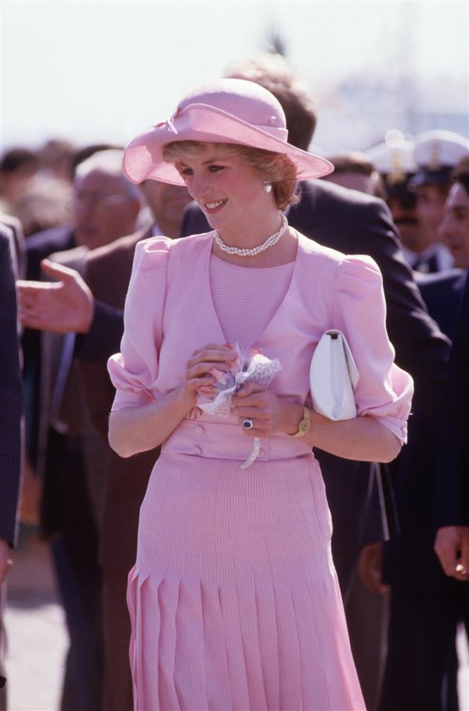 Đồ màu pastel đang rất hot nhưng từ vài chục năm trước, Công nương Diana đã mặc đẹp mãn nhãn-1