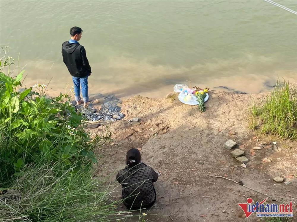 Tìm thấy thi thể cô giáo cùng 2 con nhỏ nổi trên sông ở Hải Dương-2
